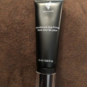 Younique eye primer & eye shadow palette